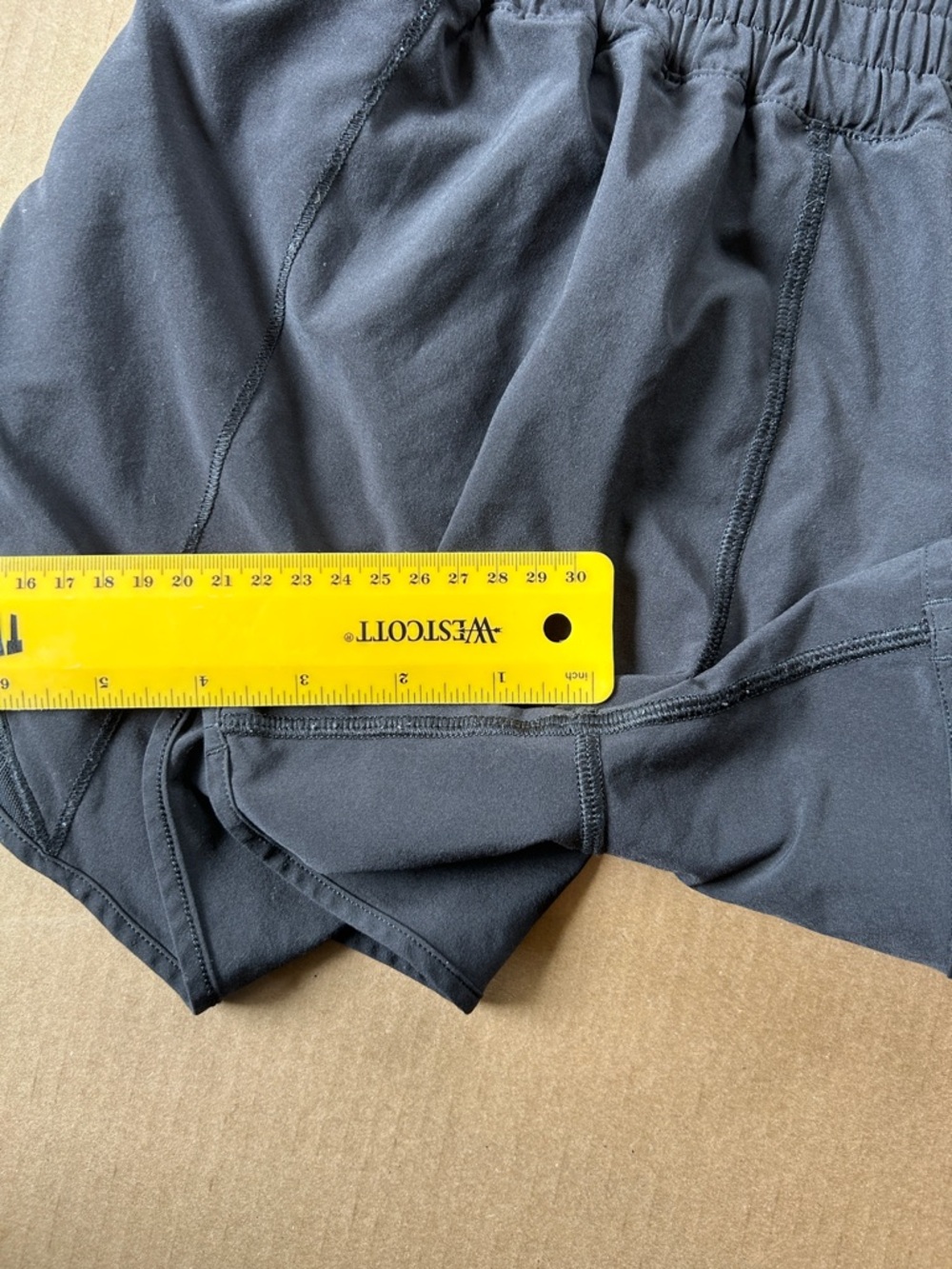 Lululemon Hottie Hot high rise, 4 inch shorts - Picture 4 of 6